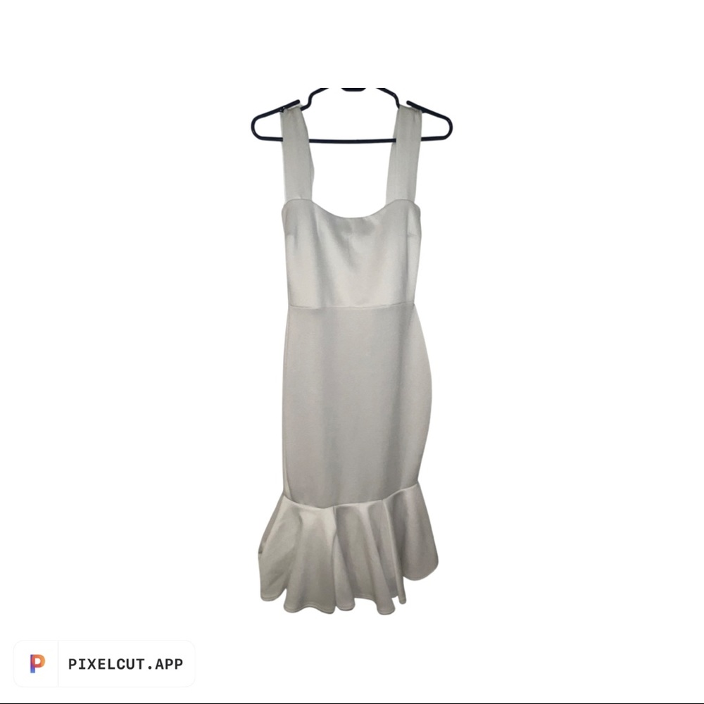 BooHoo white size 6 woman’s dress